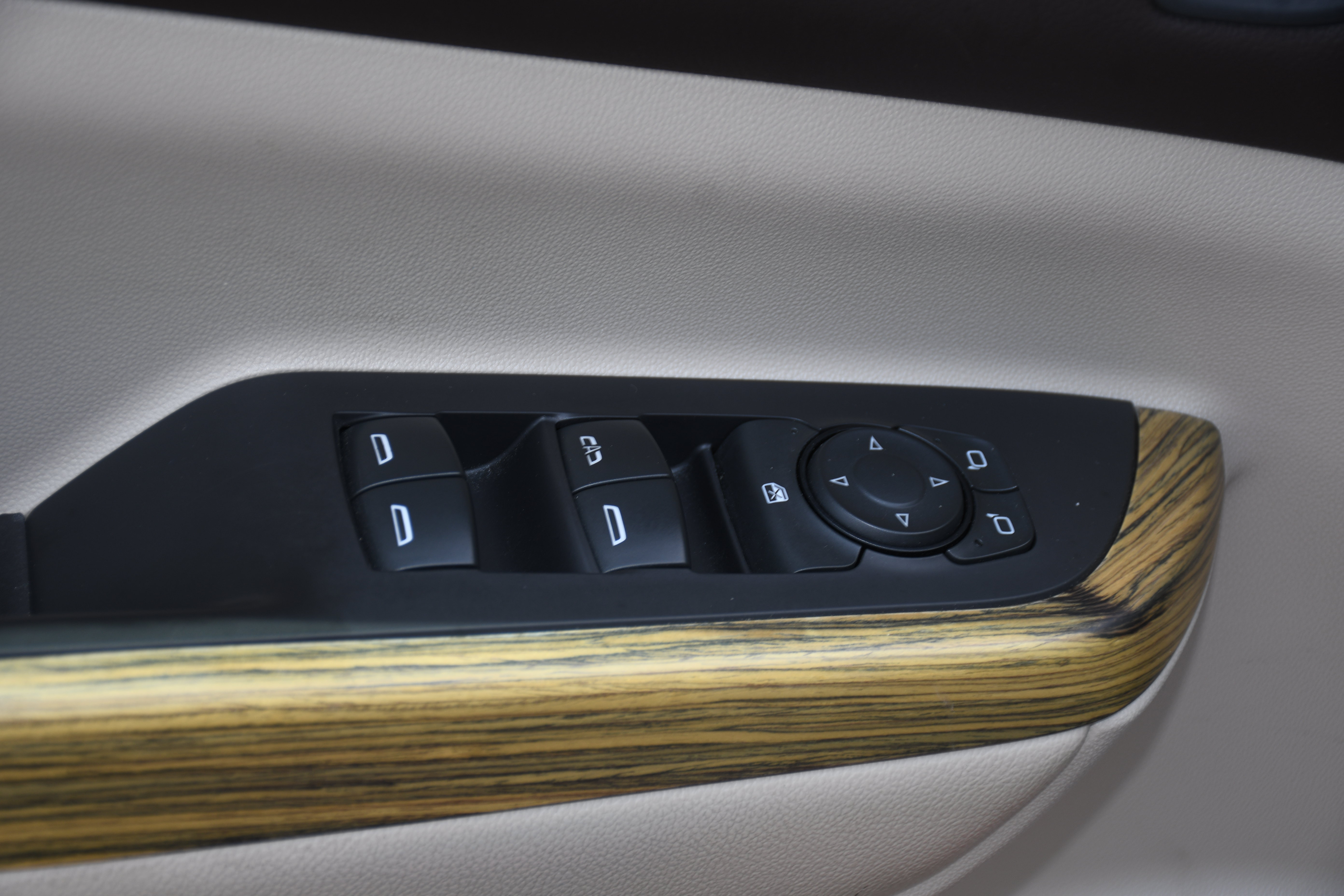 Used 2019 GMC Acadia Denali w/ Technology Package FWD image 11