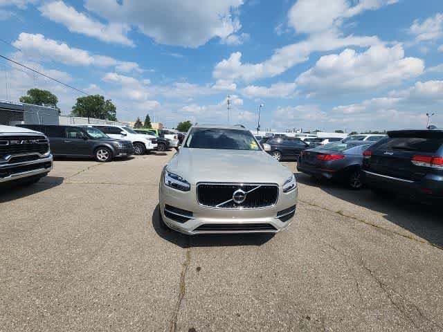 Used 2017 Volvo XC90 T6 Momentum w/ Vision Package AWD/4WD image 4