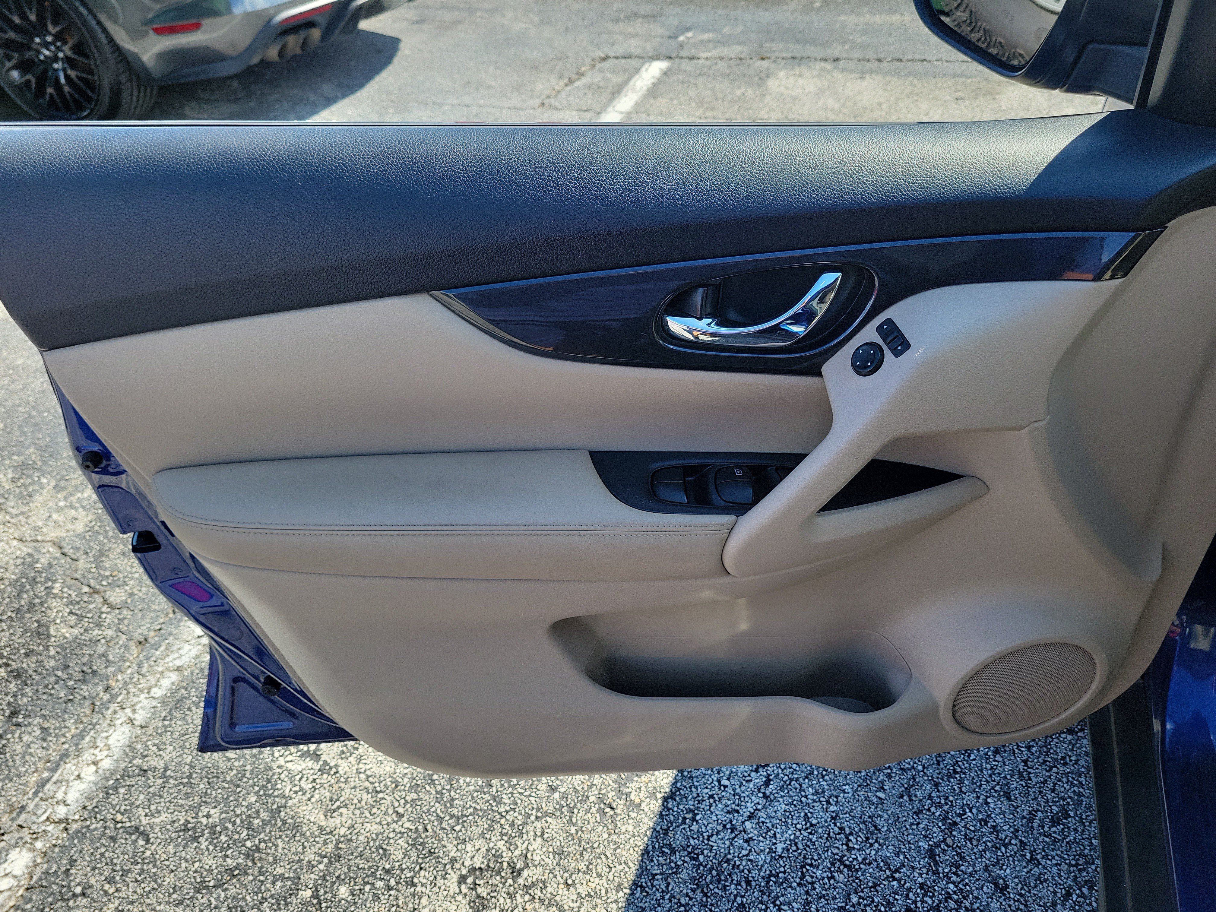 Certified 2020 Nissan Rogue SV FWD image 10