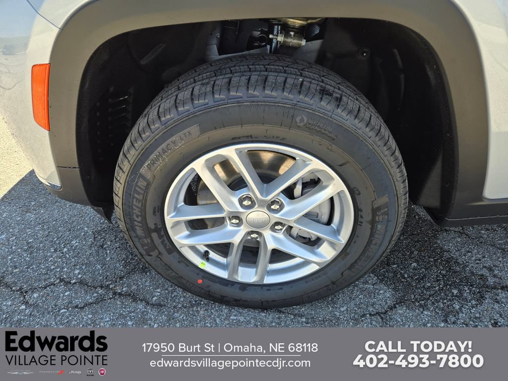New 2026 Jeep Grand Cherokee L Laredo AWD/4WD image 9