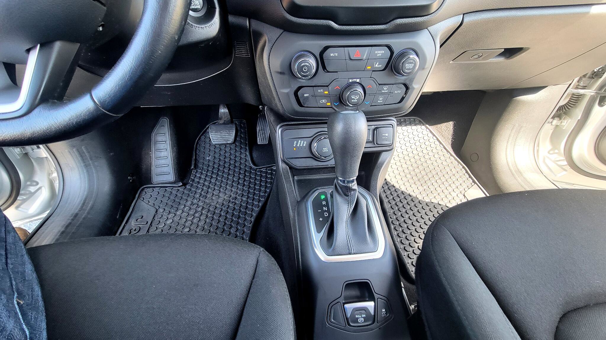 Used 2021 Jeep Renegade Latitude w/ Convenience Group image 29
