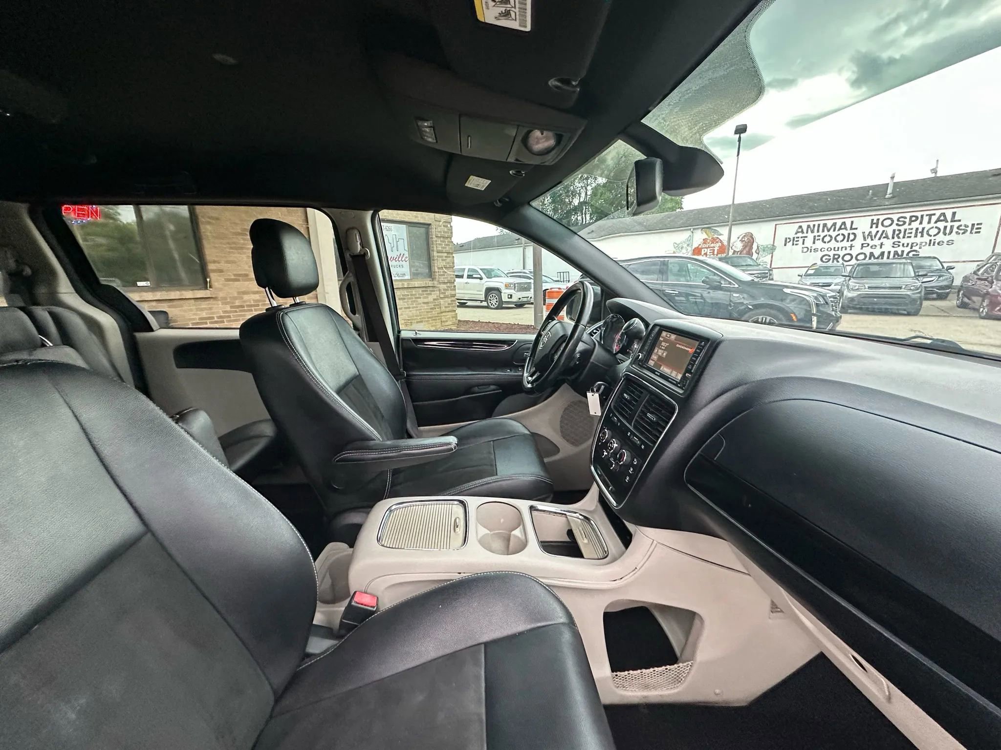 Used 2020 Dodge Grand Caravan SXT image 12