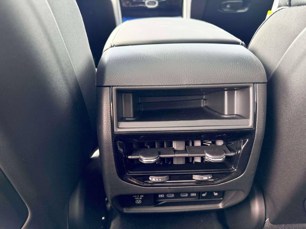 New 2026 Jeep Grand Cherokee Limited AWD/4WD image 13