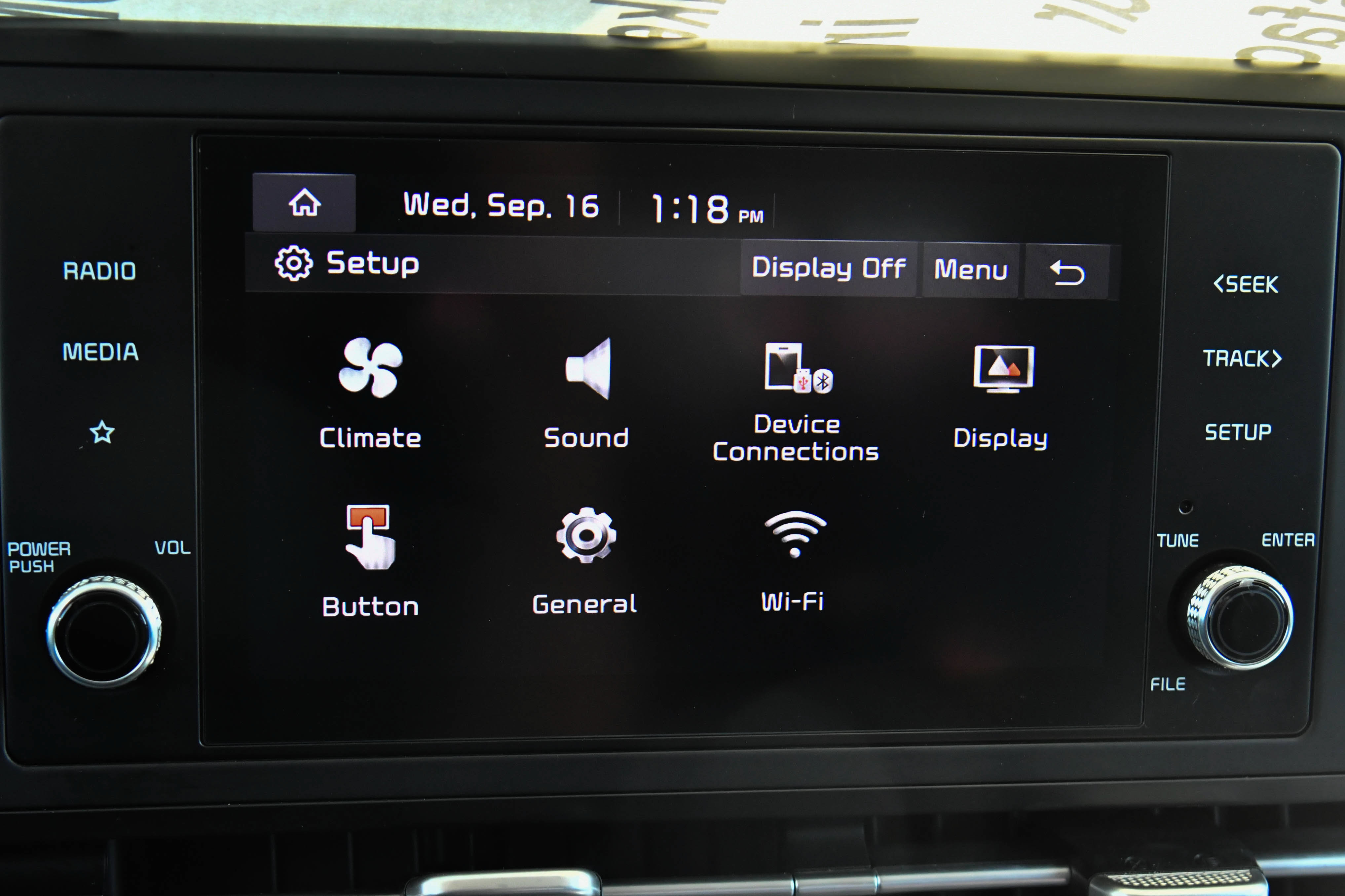Used 2023 Kia Carnival LX FWD image 22