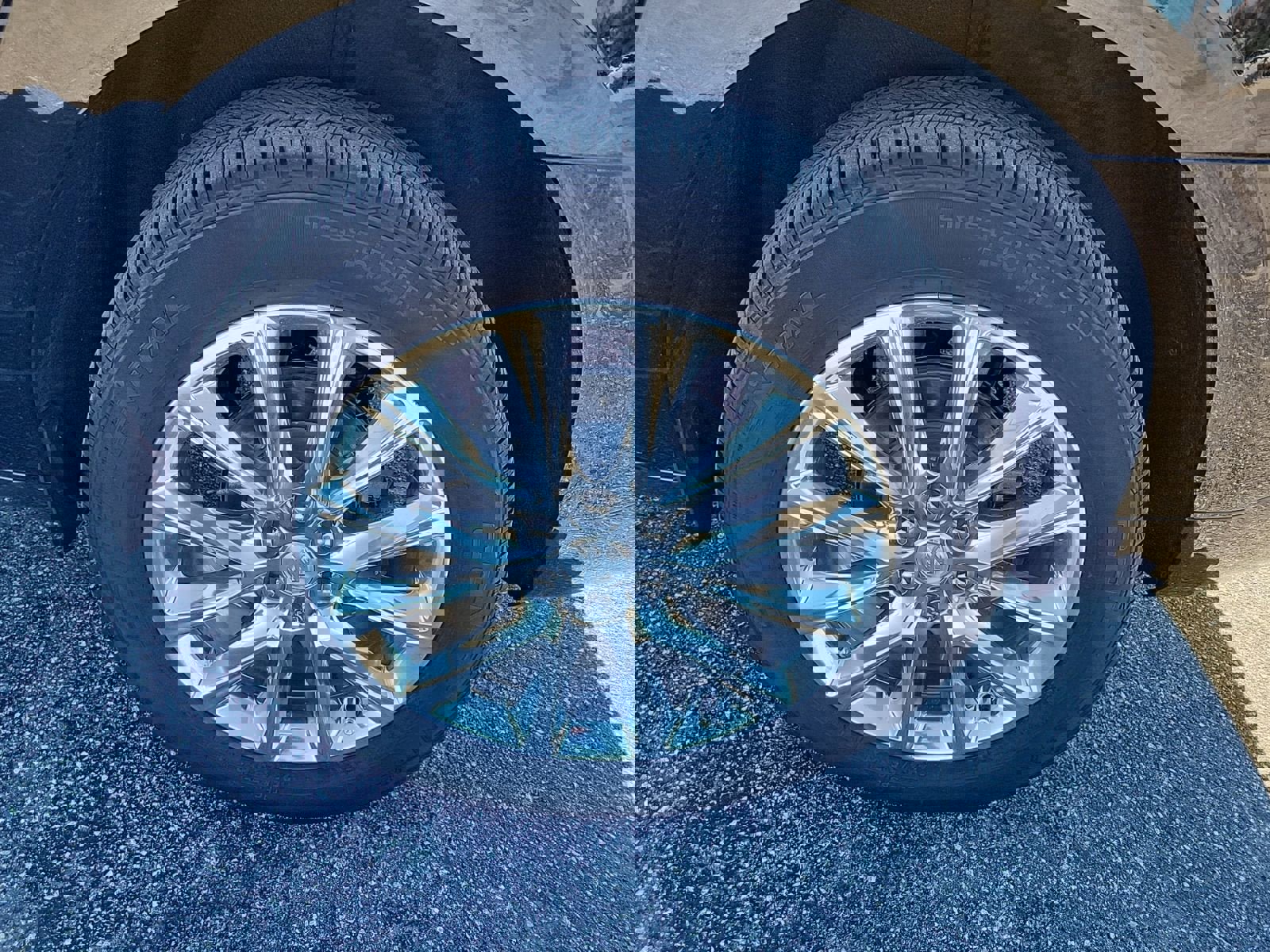 Used 2021 Buick Enclave Premium w/ Sun and Sites Package image 18