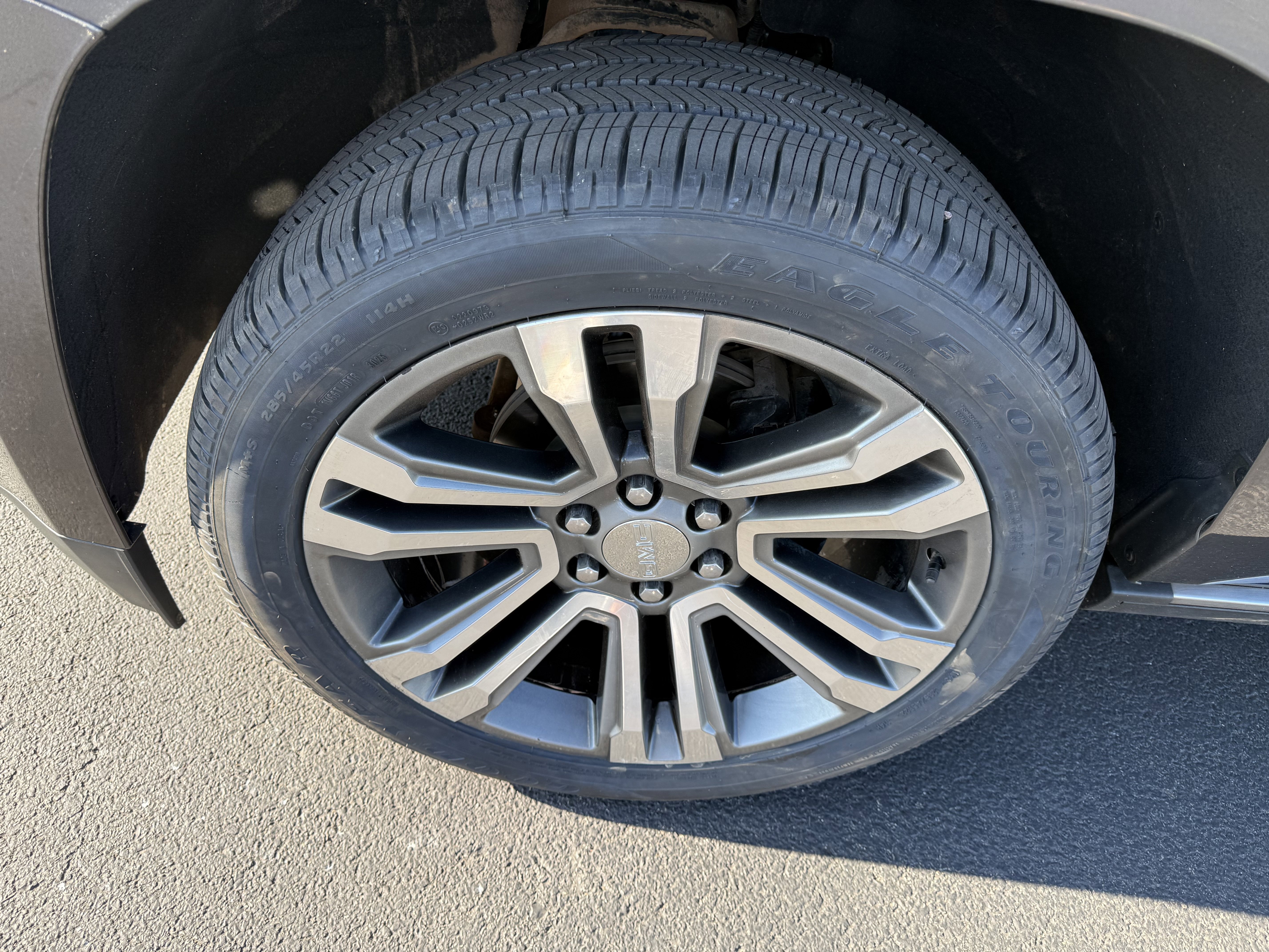 Used 2020 GMC Yukon Denali w/ Denali Premium Package image 5