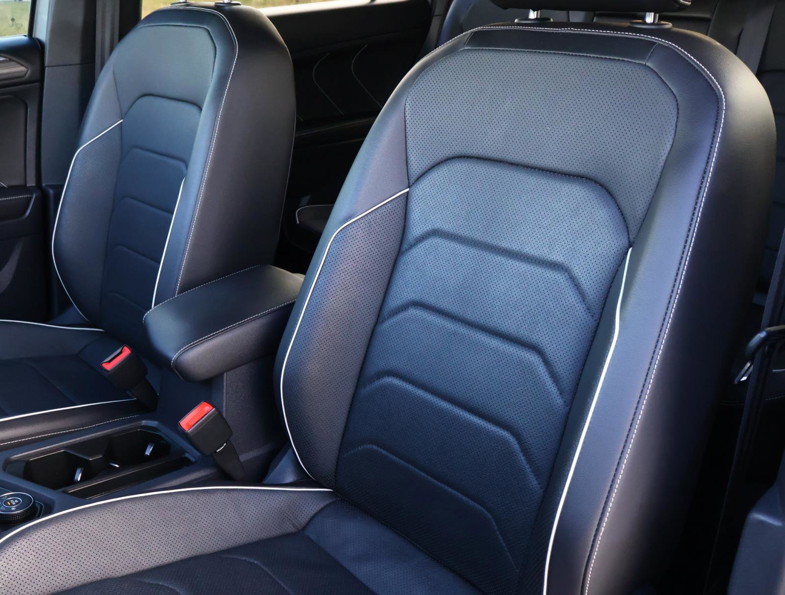 Used 2022 Volkswagen Tiguan SEL R-Line image 14