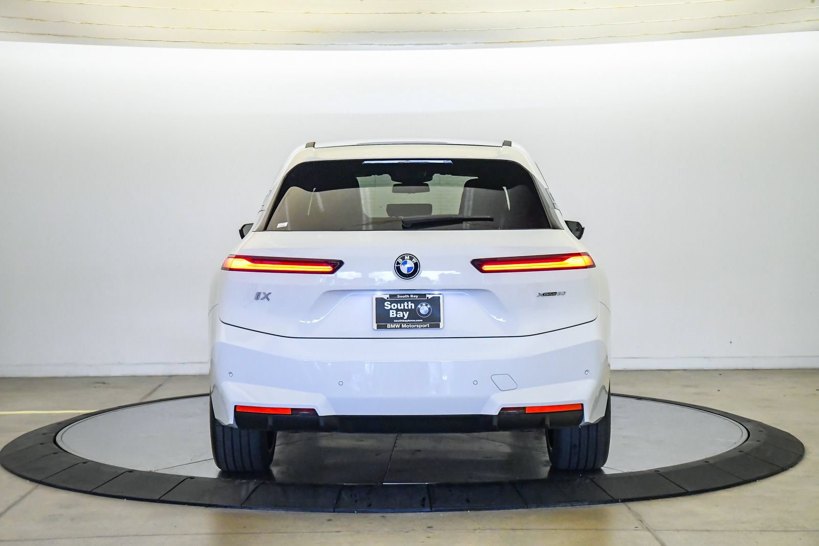 Used 2026 BMW iX xDrive60 AWD/4WD image 3