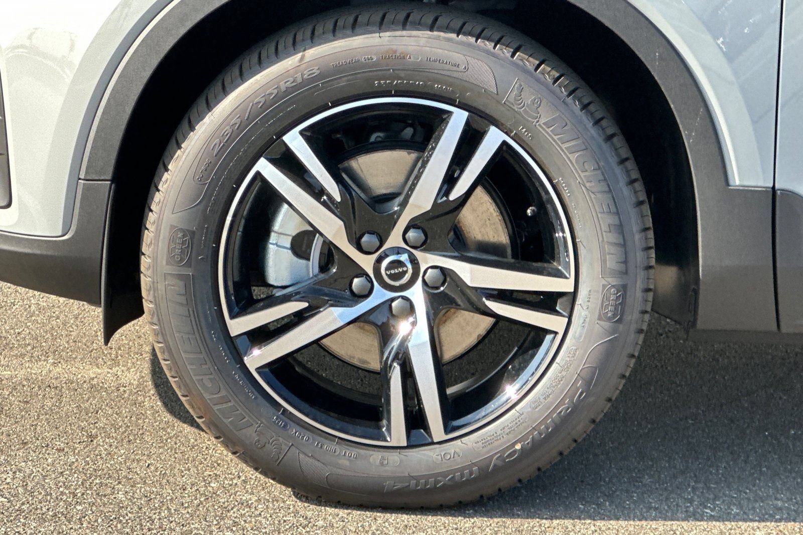 Certified 2026 Volvo XC40 B4 Core w/ Climate Package FWD image 32