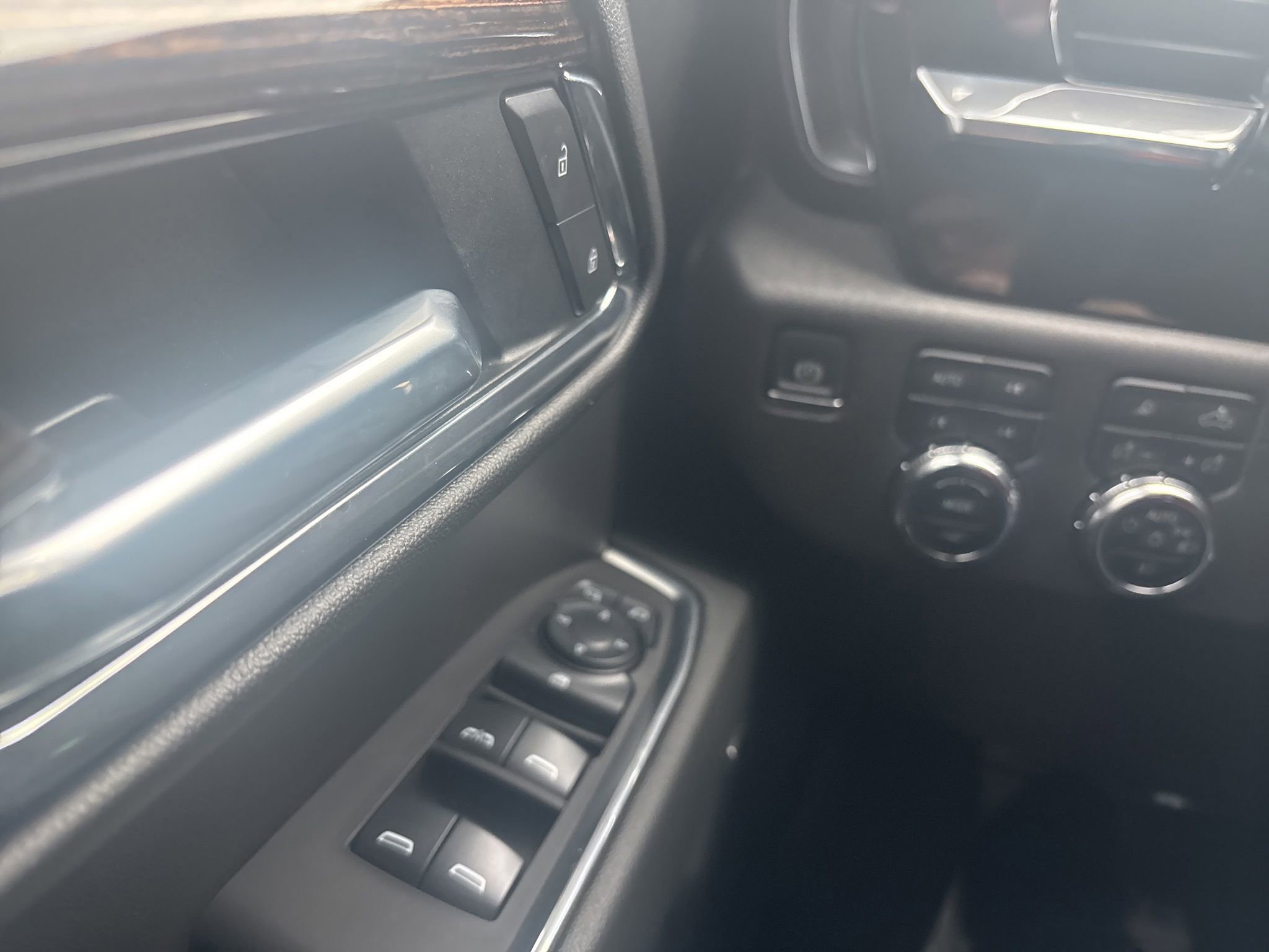 Used 2025 GMC Sierra 1500 Elevation w/ Elevation Premium Package image 32