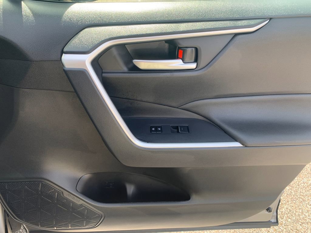 Used 2025 Toyota RAV4 XLE w/ Convenience Package image 21