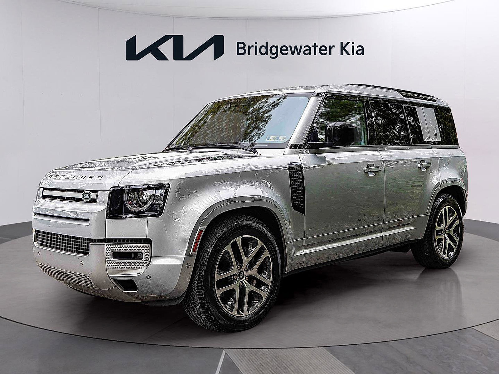 Used 2022 Land Rover Defender 110 XS Edition AWD/4WD image 3