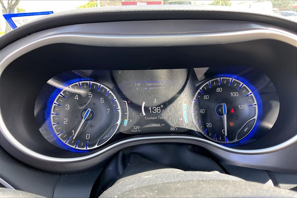 Used 2025 Chrysler Pacifica Select FWD image 7