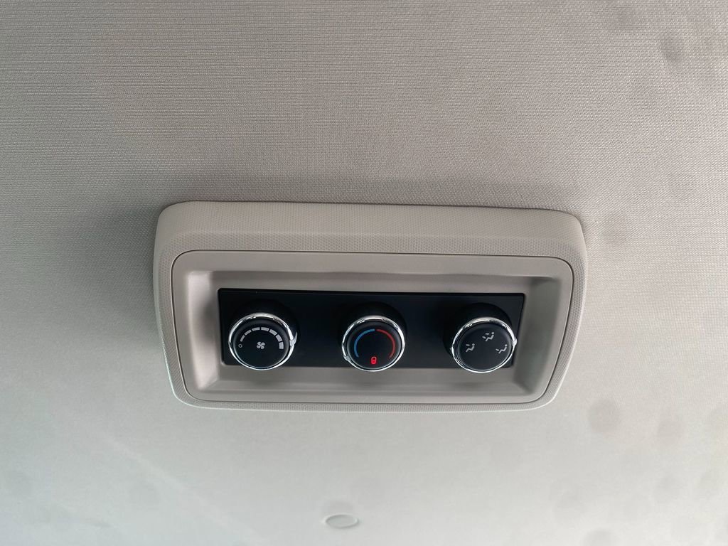 Used 2018 Dodge Grand Caravan SE w/ UConnect Hands-Free Group image 28