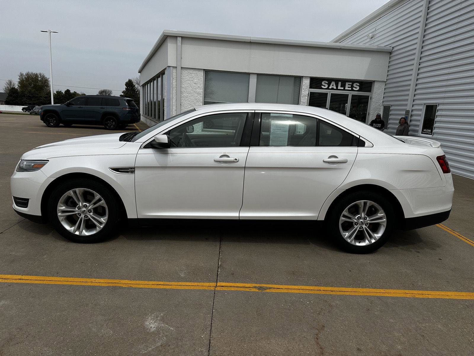 Used 2014 Ford Taurus SEL w/ Equipment Group 201A image 8