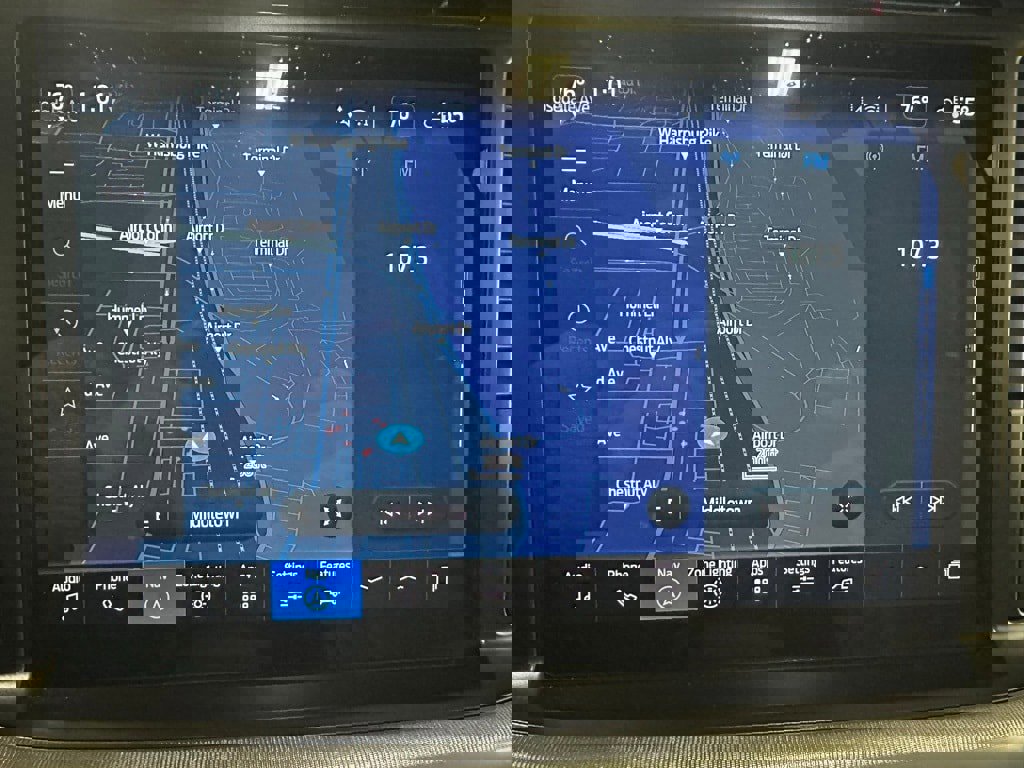 Used 2025 Ford F150 Lariat w/ Equipment Group 501A Mid image 29