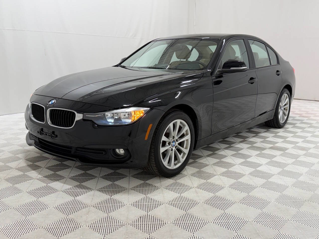 Used 2016 BMW 320i Sedan image 11