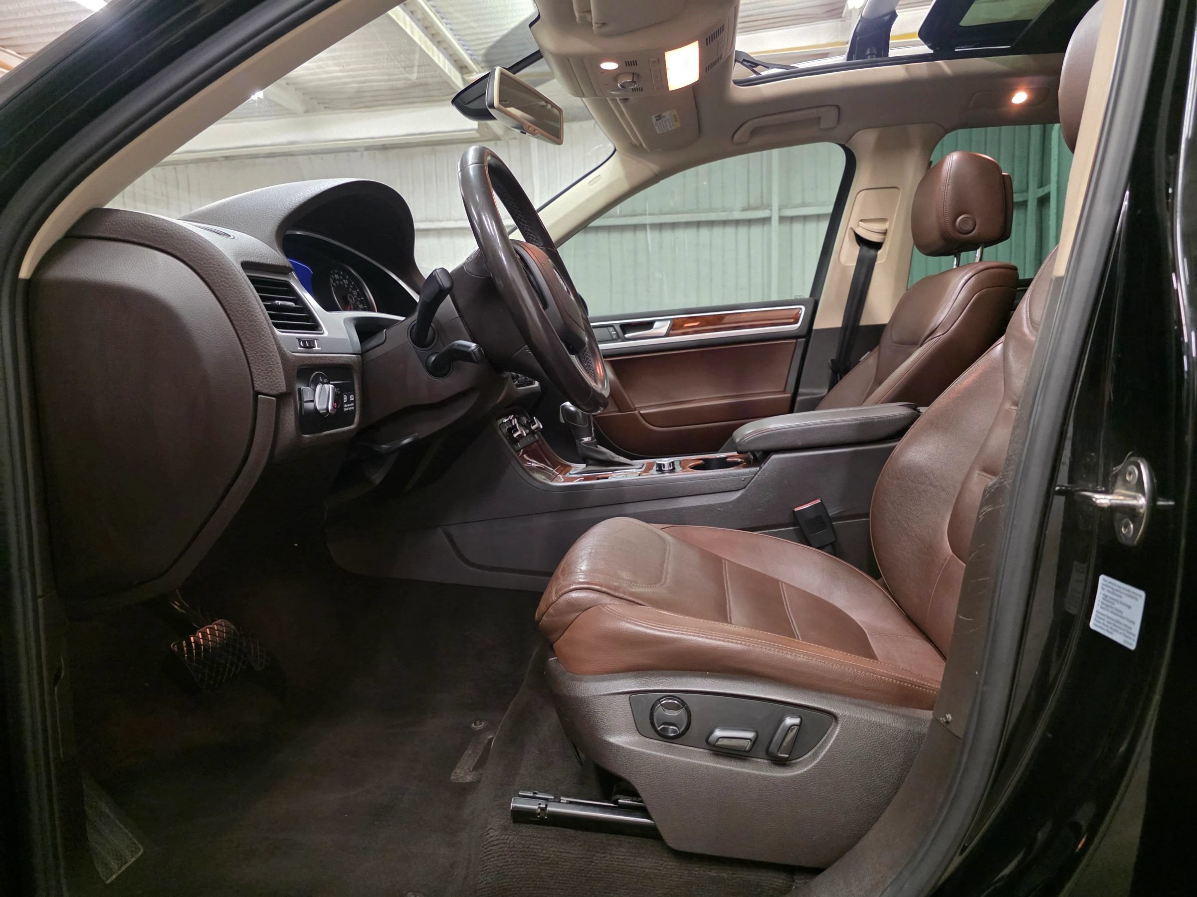 Used 2013 Volkswagen Touareg TDI AWD/4WD image 8