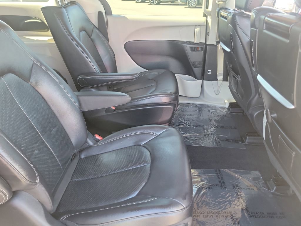 Used 2022 Chrysler Pacifica Touring-L w/ Uconnect Theater Family Group image 22