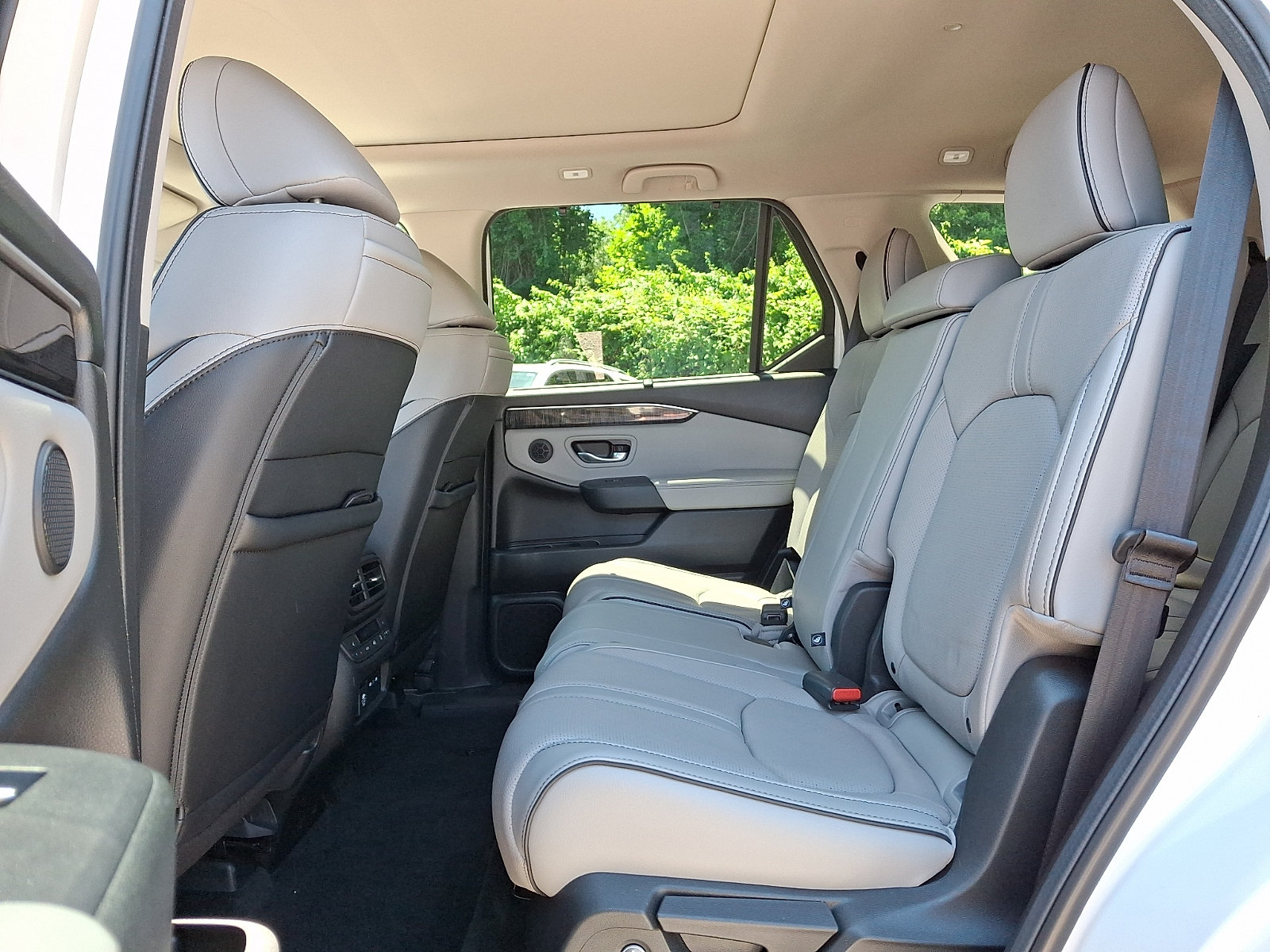 Used 2024 Honda Pilot Elite image 11