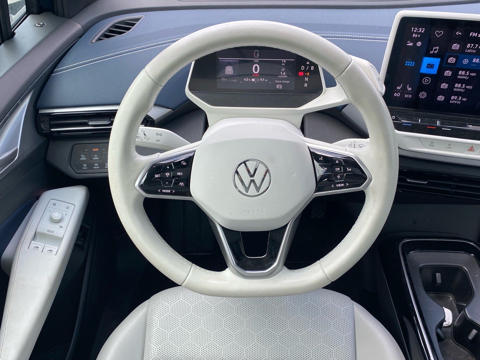 Used 2023 Volkswagen ID.4 Pro S AWD/4WD image 6