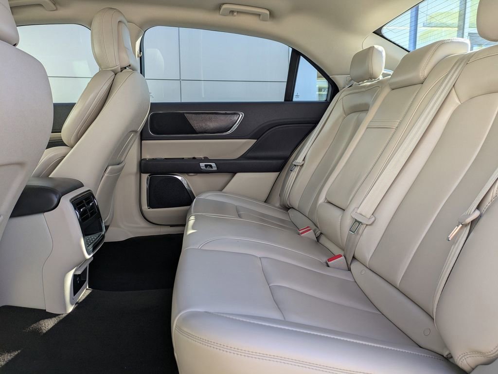 Certified 2020 Lincoln Continental Standard image 13