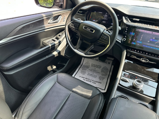 Used 2026 Jeep Grand Cherokee Limited AWD/4WD image 23