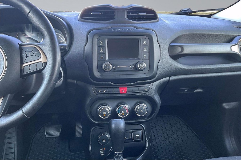 Used 2017 Jeep Renegade Latitude w/ Cold Weather Group AWD/4WD image 6