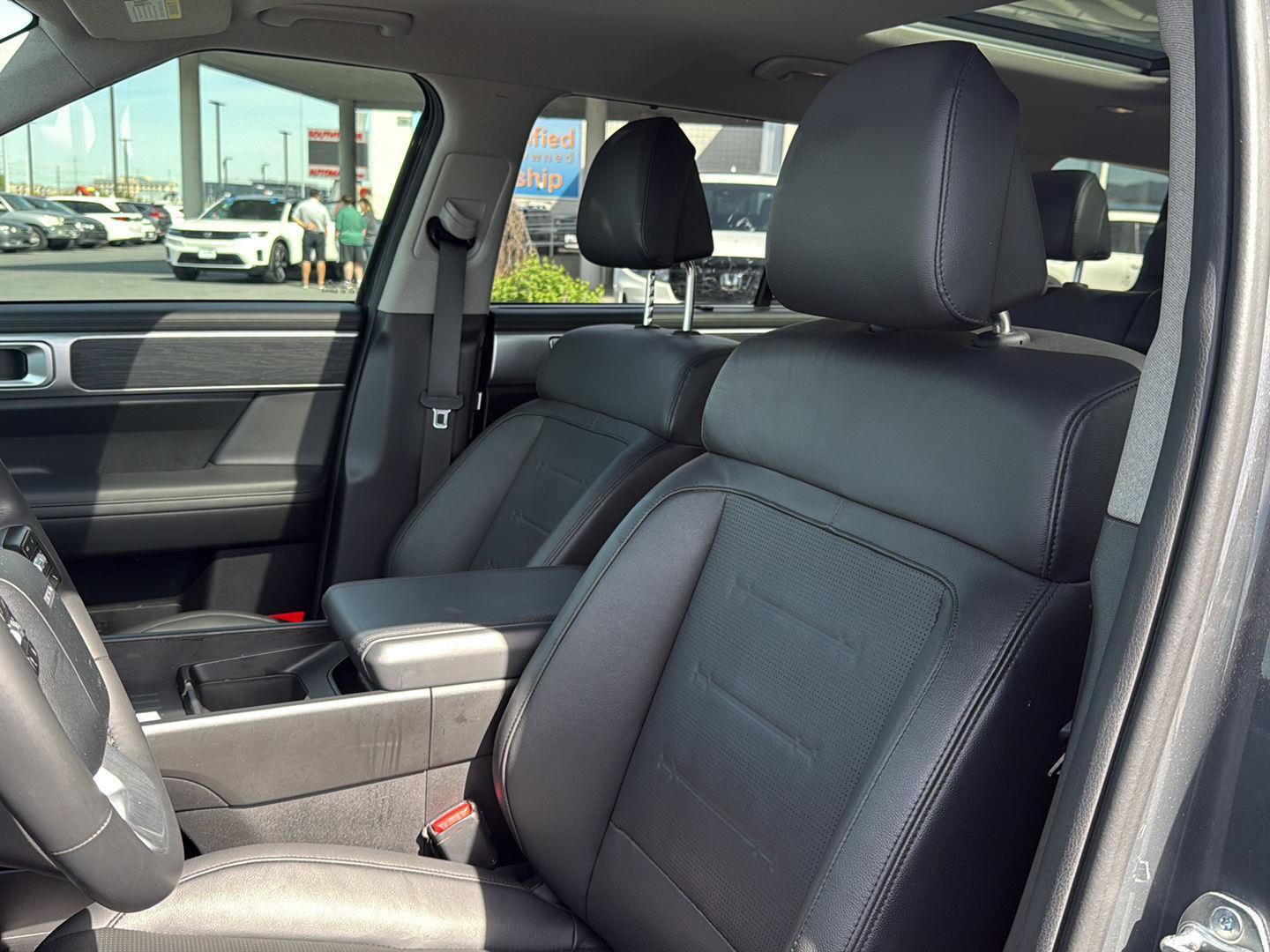 Used 2025 Hyundai Santa Fe Limited FWD image 16