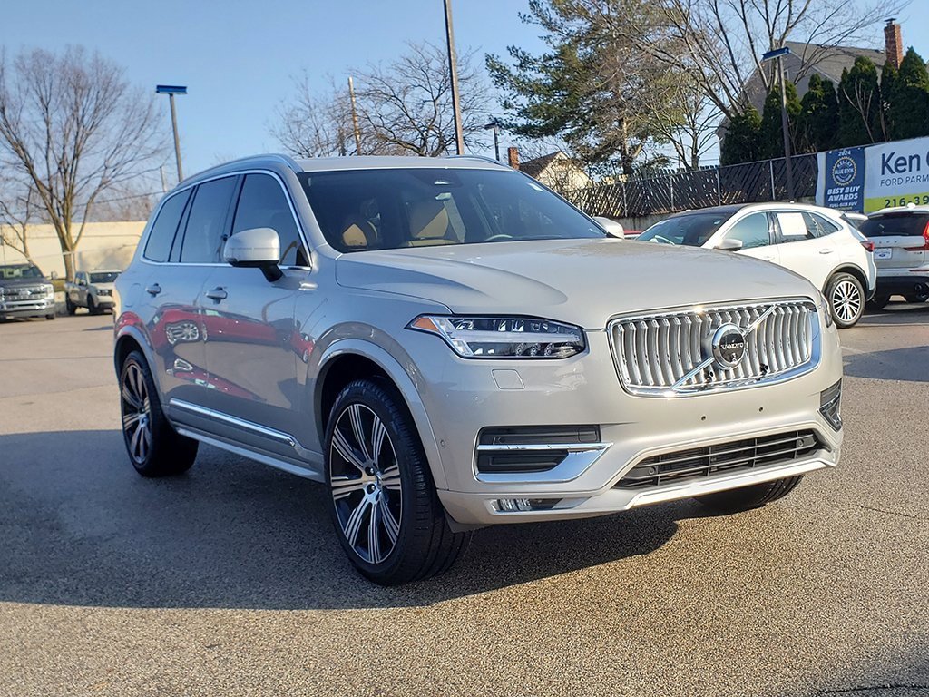 Used 2025 Volvo XC90 B6 Ultra w/ Protection Package image 3