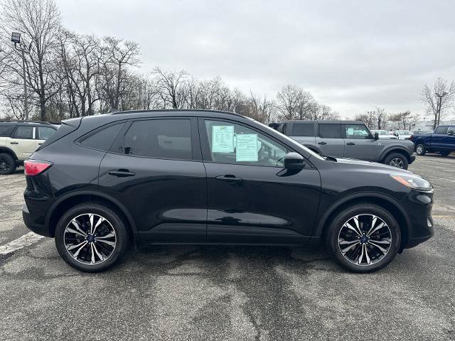 Certified 2022 Ford Escape SE w/ SE Sport Appearance Package AWD/4WD image 4