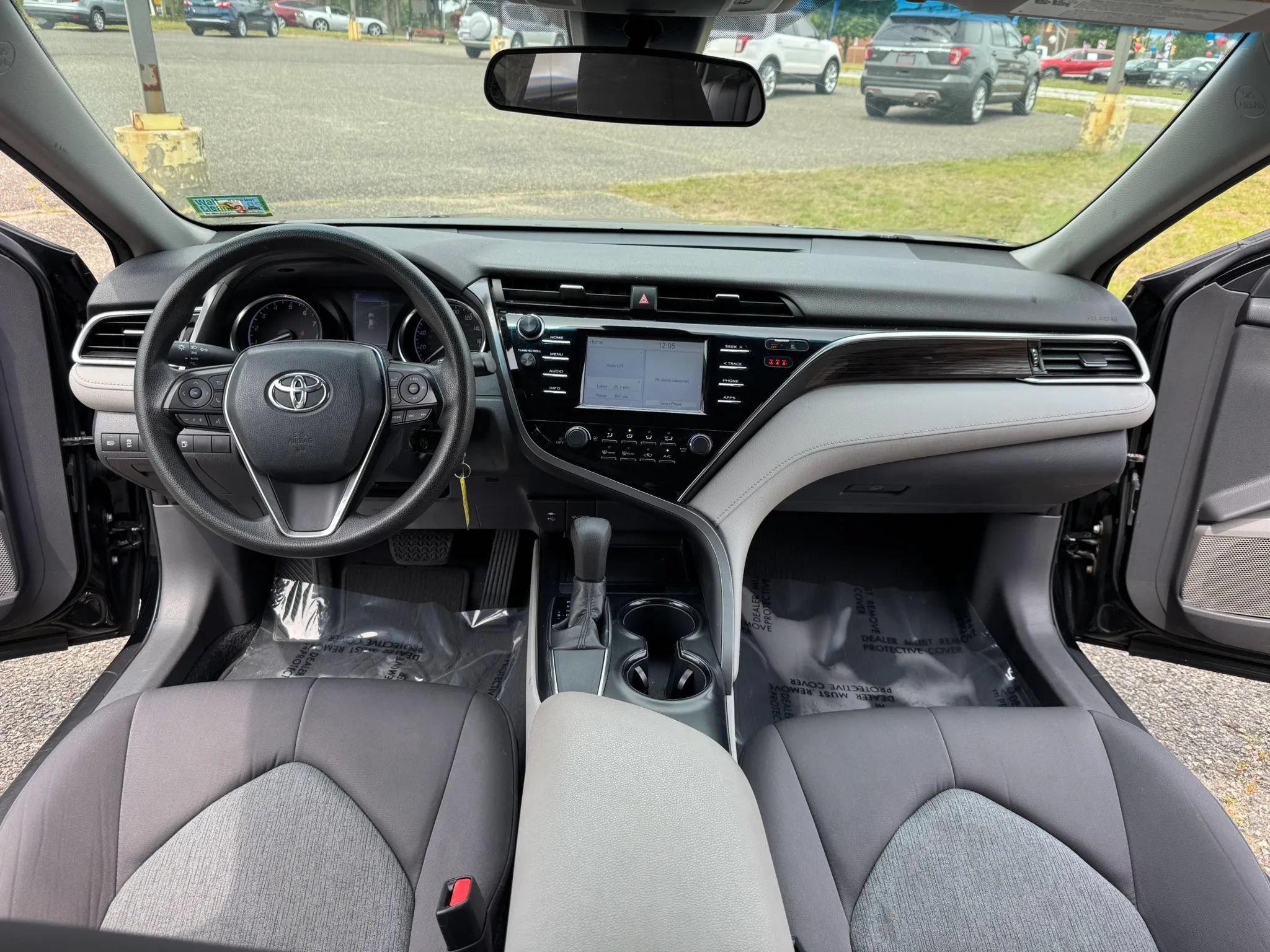 Used 2018 Toyota Camry LE FWD image 19