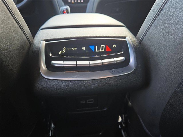 Used 2025 Cadillac XT6 Luxury FWD image 18
