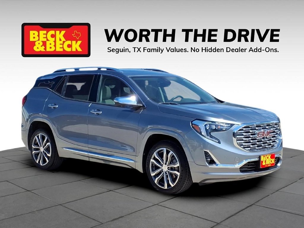 Used 2020 GMC Terrain Denali w/ Denali Premium Package FWD image 3