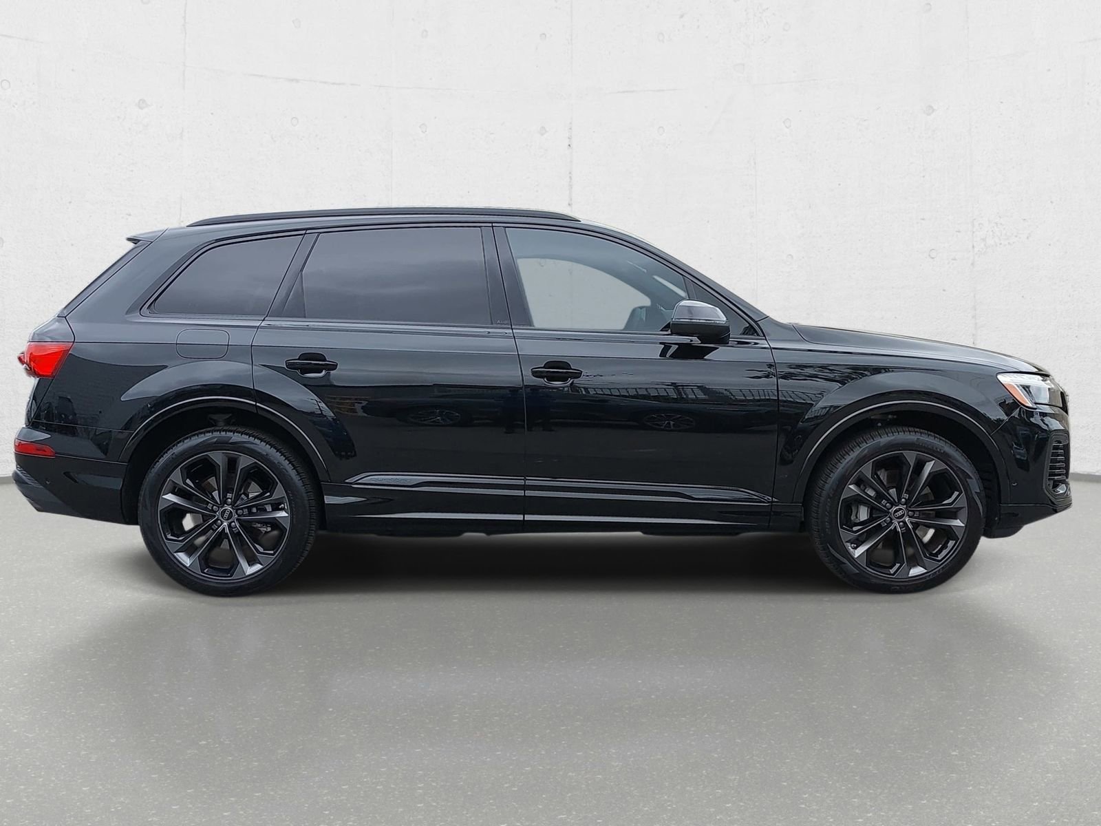 Used 2025 Audi Q7 3.0T Premium Plus w/ Premium Plus Package AWD/4WD image 4