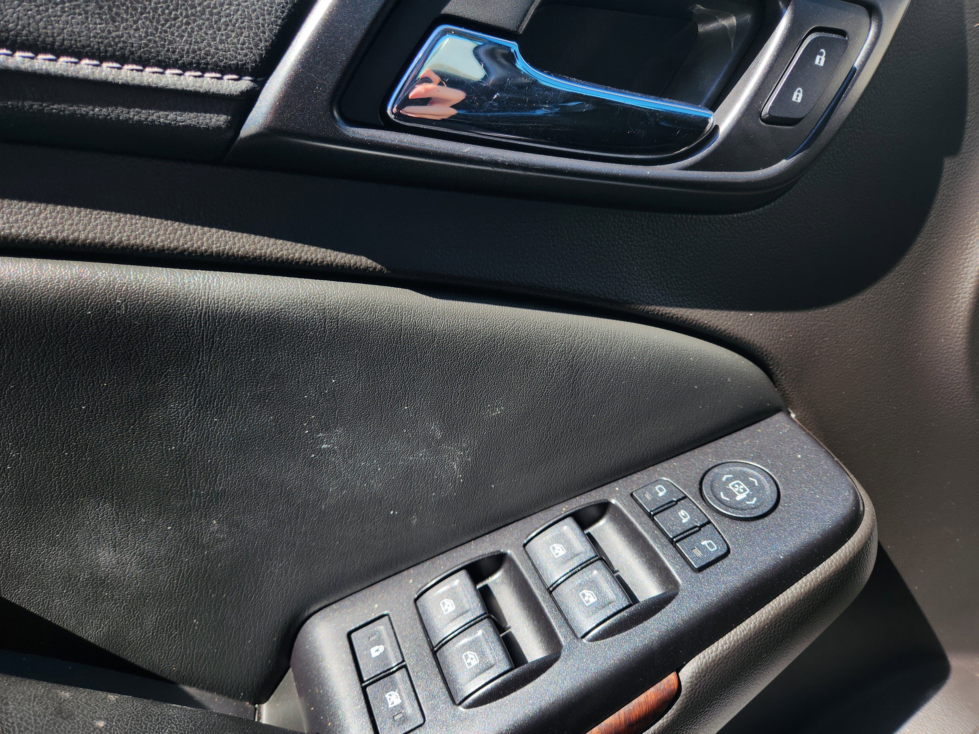 Used 2017 GMC Yukon SLT image 18