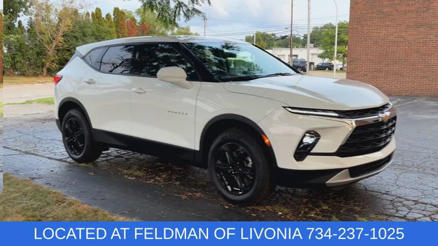Used 2025 Chevrolet Blazer LT AWD/4WD image 2