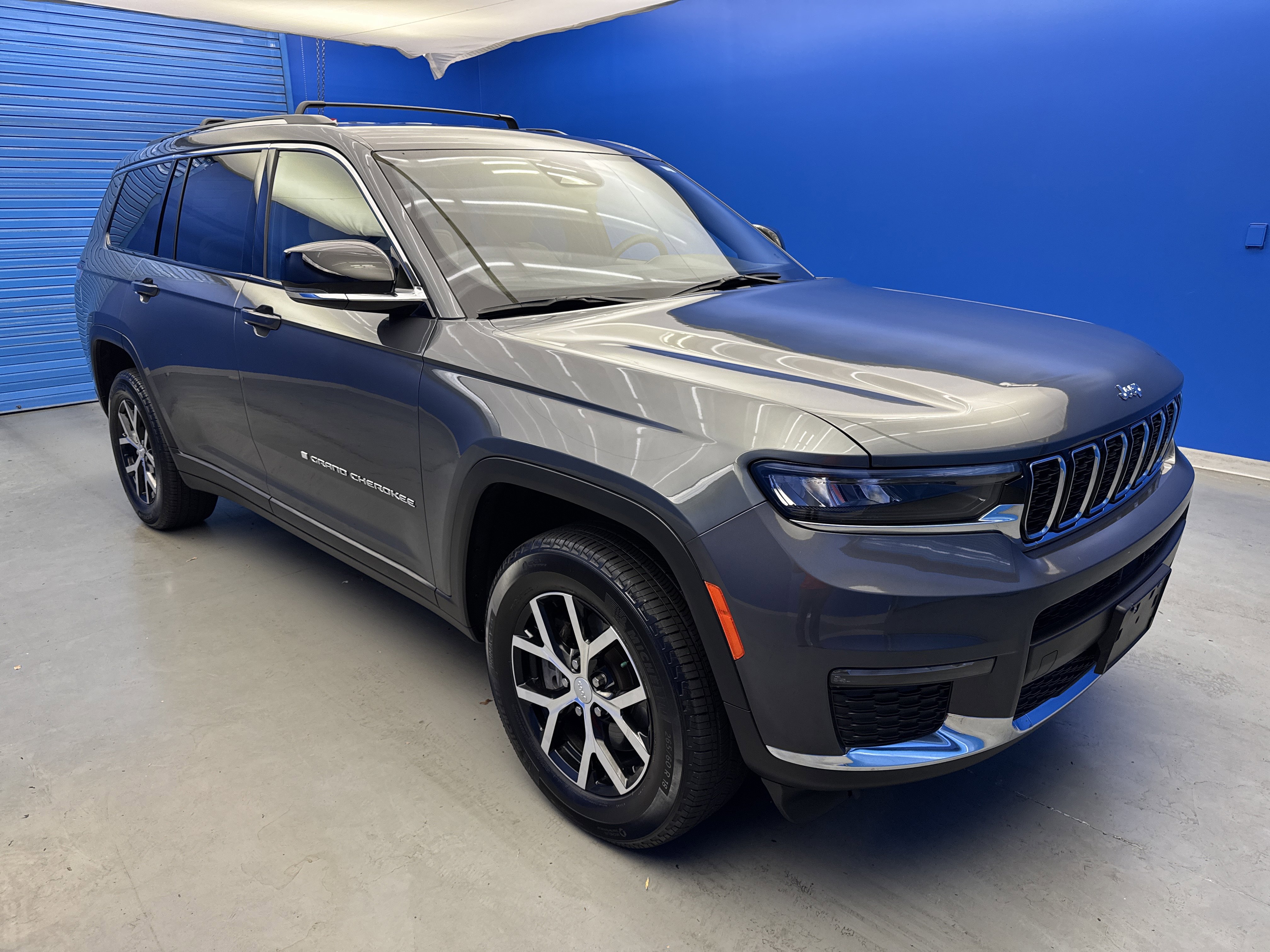 Used 2023 Jeep Grand Cherokee L Limited image 2