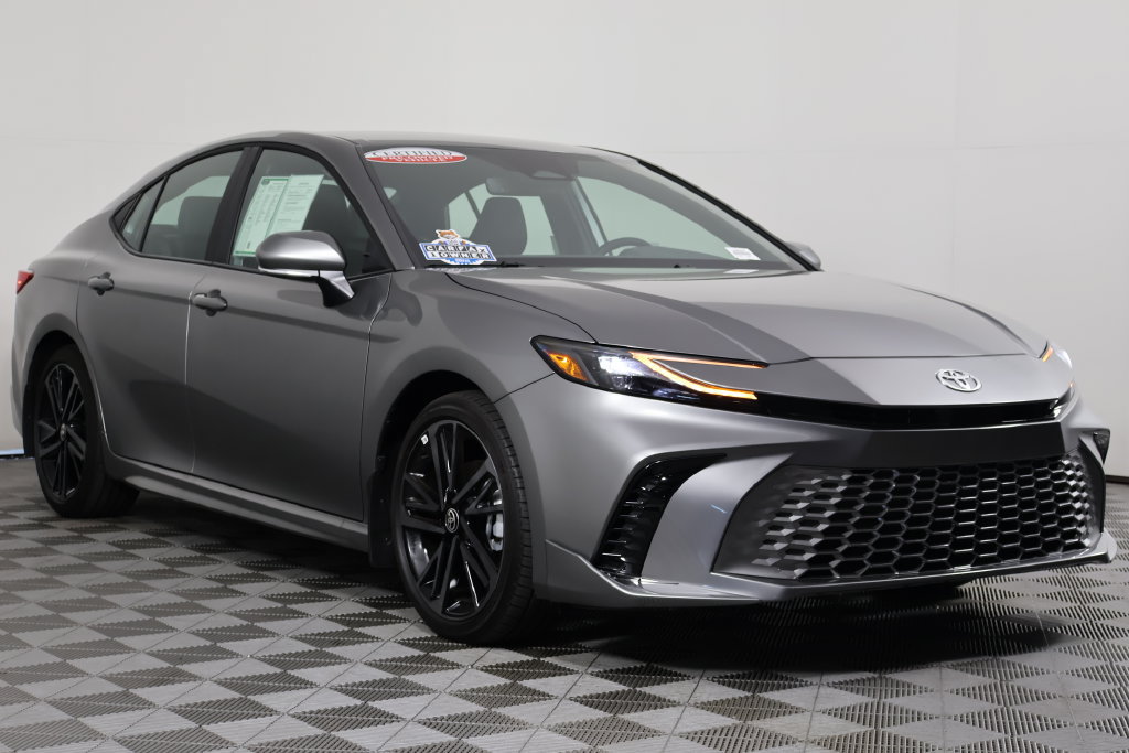 Used 2026 Toyota Camry XSE FWD image 3