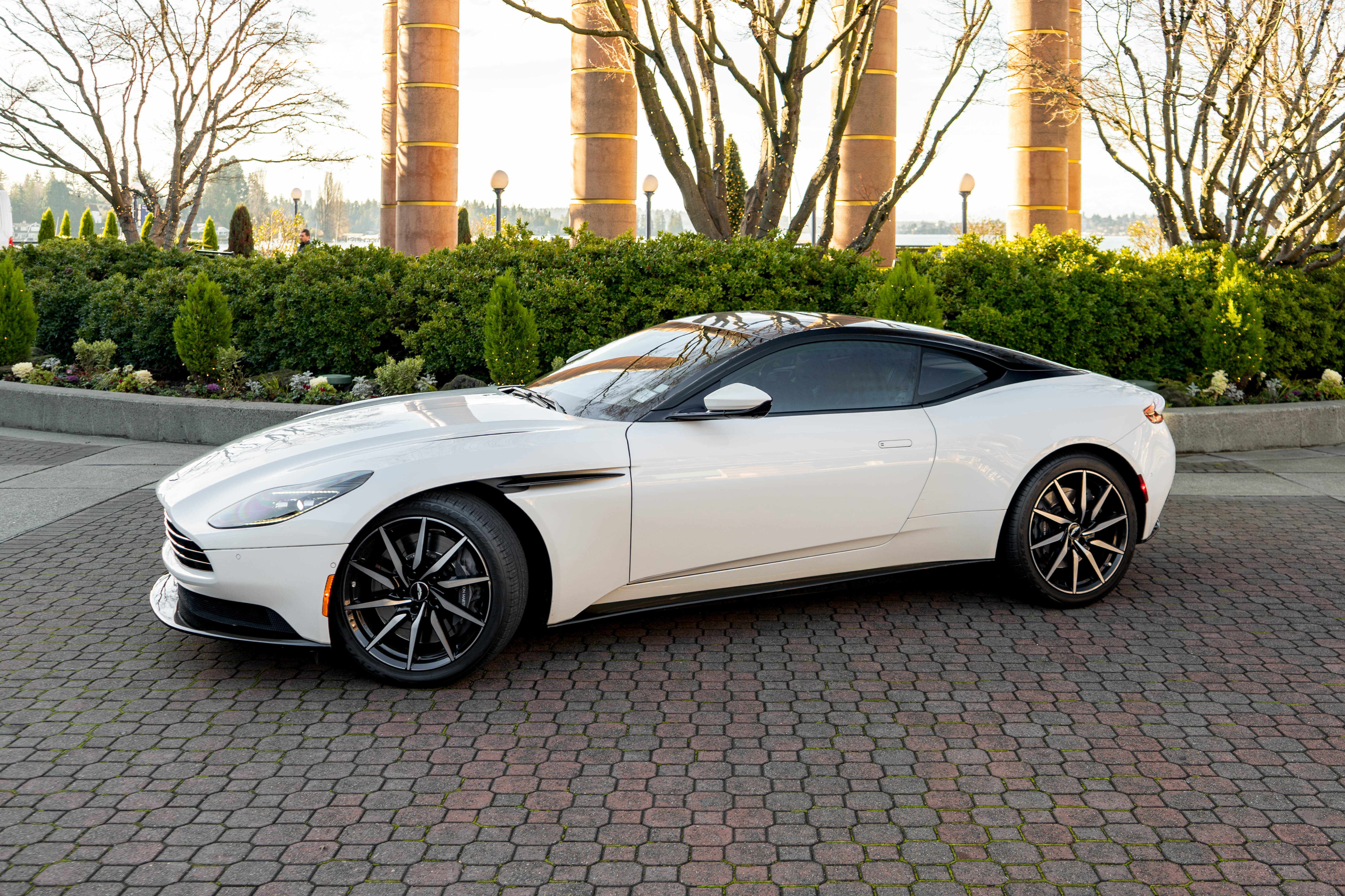 Used 2019 Aston Martin DB11 Coupe image 28
