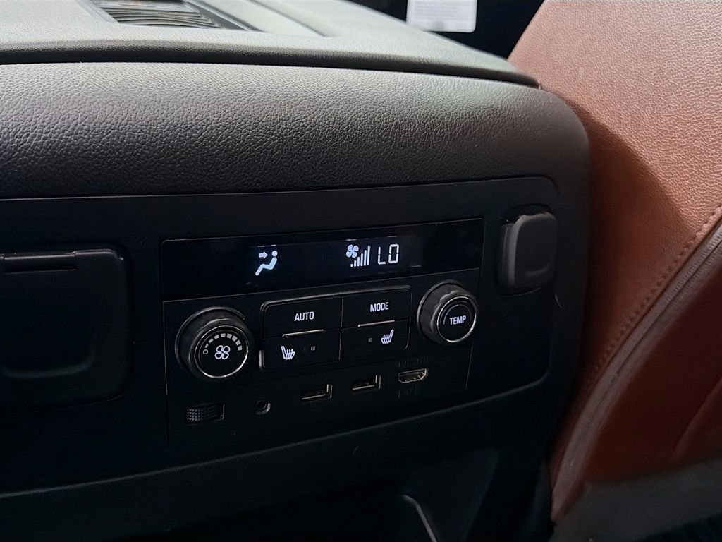 Used 2019 Chevrolet Suburban Premier w/ Premier Plus Edition AWD/4WD image 29