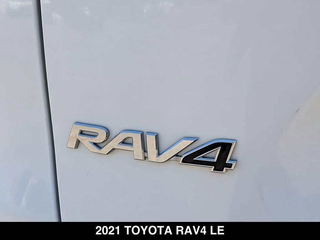 Used 2021 Toyota RAV4 LE FWD image 6
