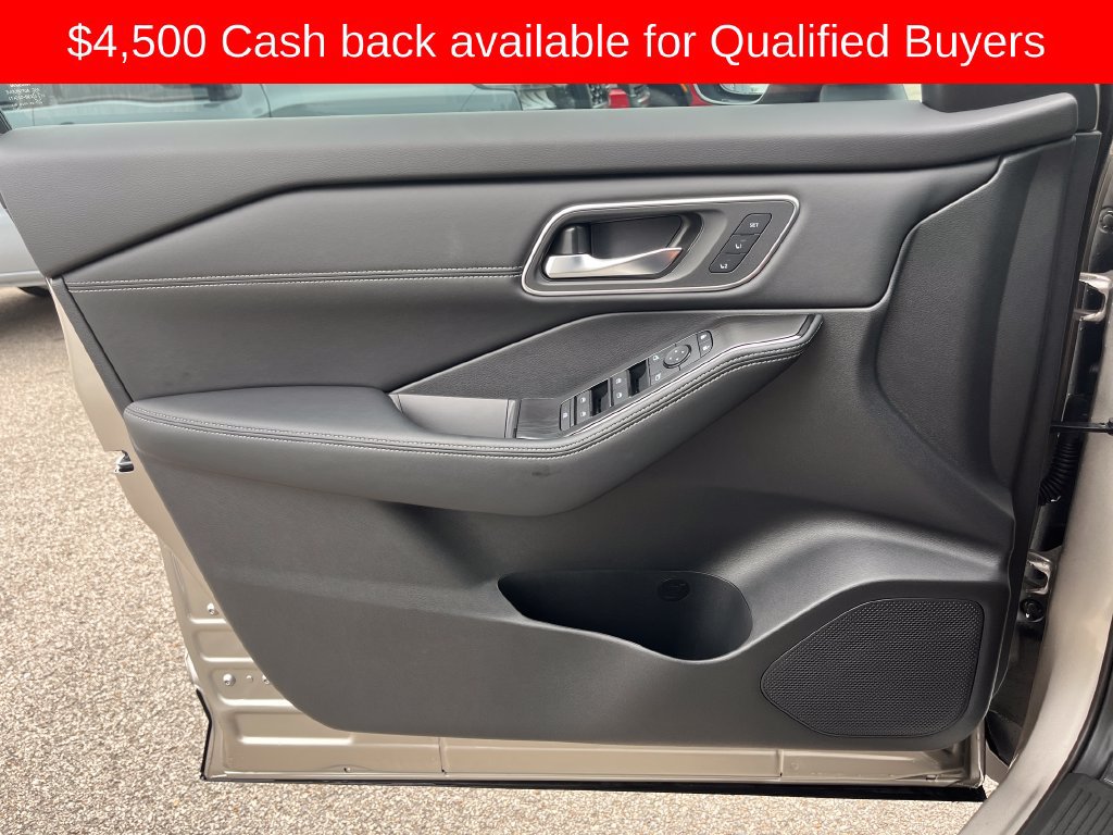 New 2026 Nissan Rogue Platinum w/ Platinum Premium Package AWD/4WD image 13