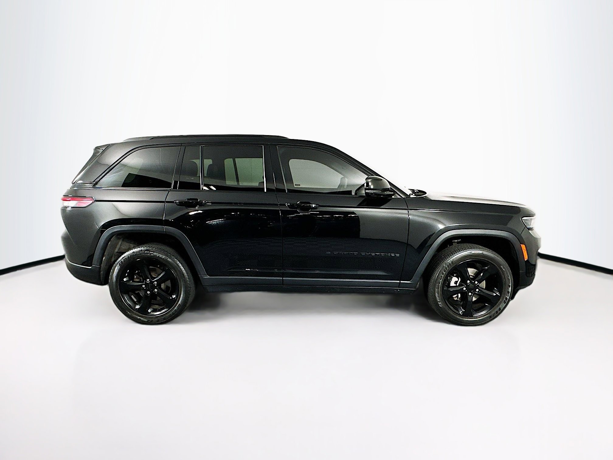 Used 2023 Jeep Grand Cherokee Altitude AWD/4WD image 10
