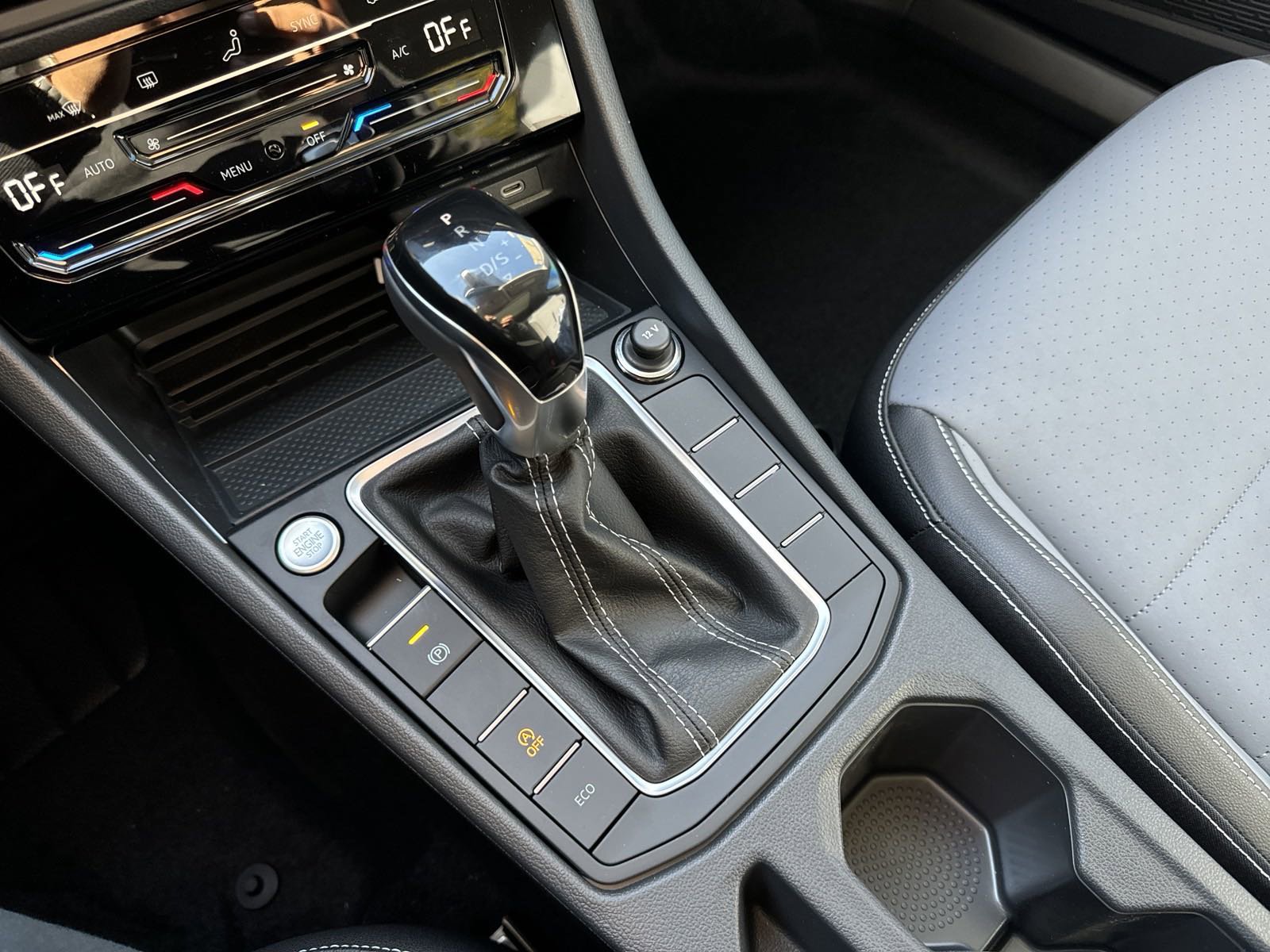 New 2026 Volkswagen Jetta SE FWD image 13