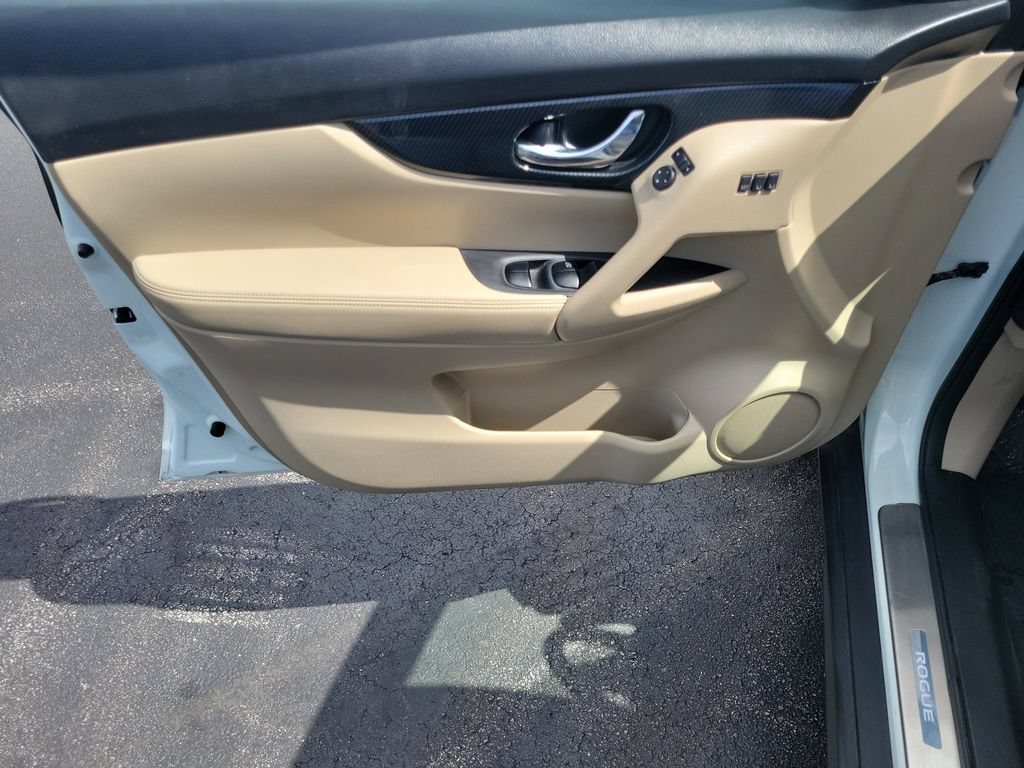 Used 2017 Nissan Rogue SL w/ SL Premium Package AWD/4WD image 27