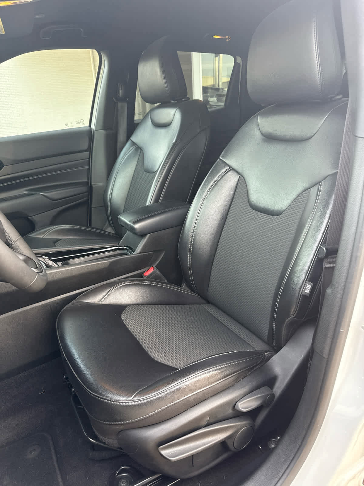 Used 2023 Jeep Compass Altitude image 13