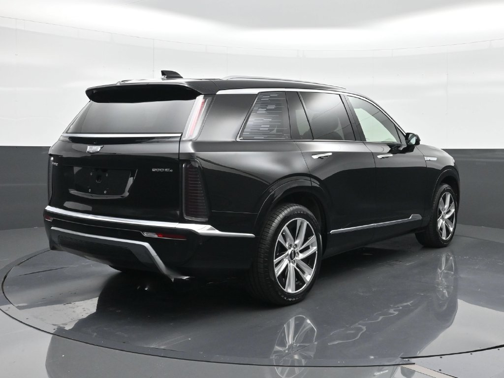 Certified 2026 Cadillac Vistiq Luxury AWD/4WD image 14
