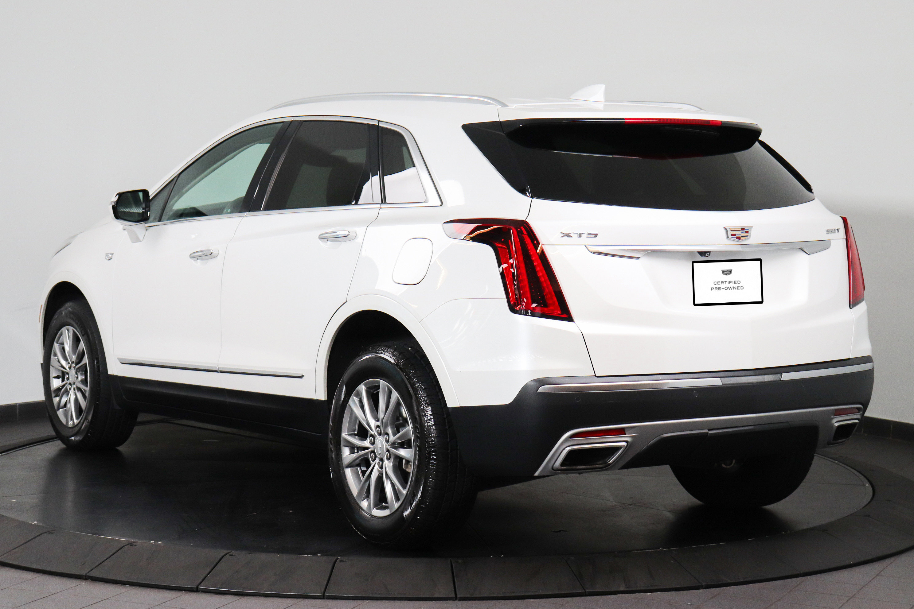 Used 2022 Cadillac XT5 Premium Luxury AWD/4WD image 3