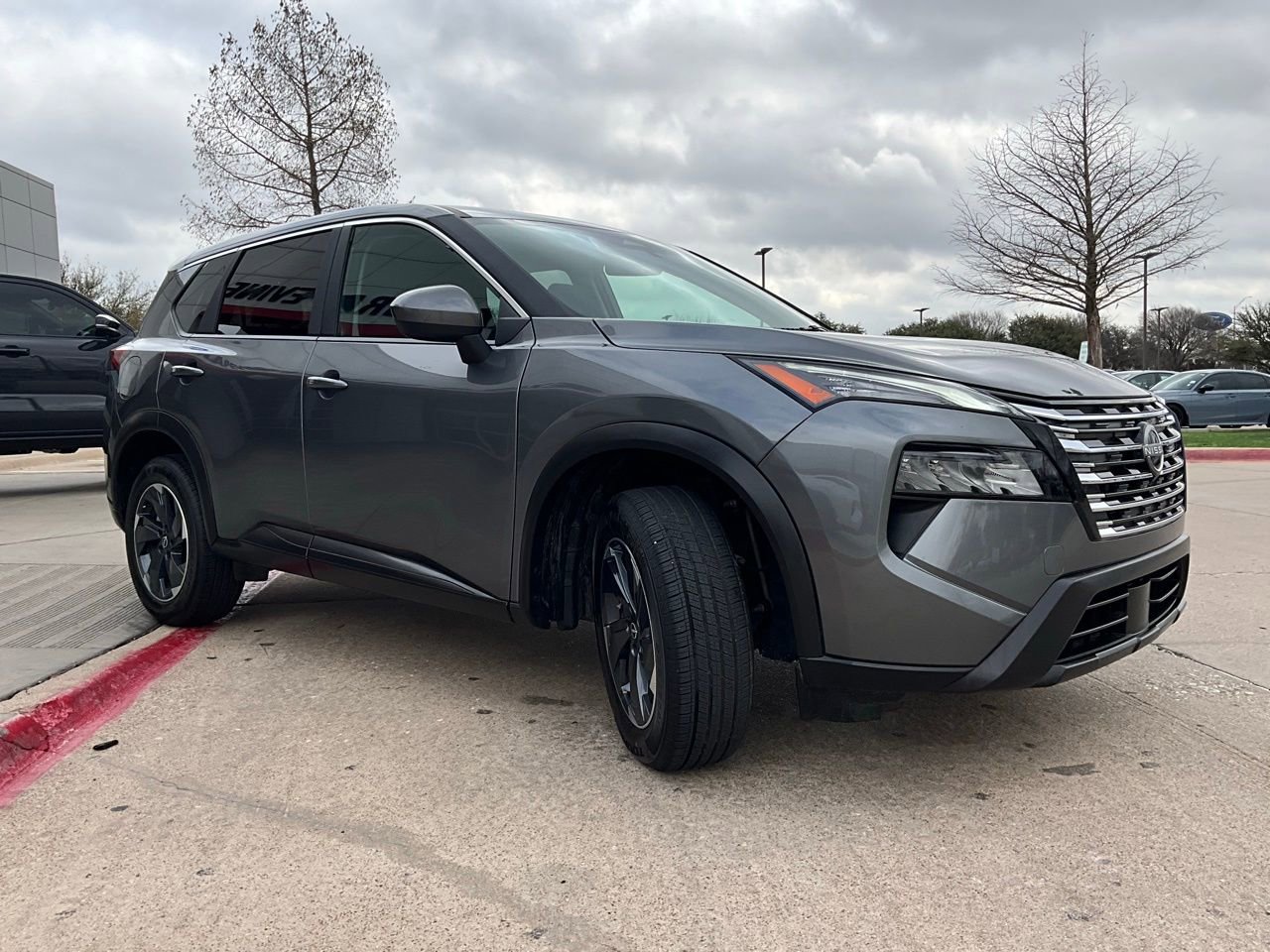 Used 2025 Nissan Rogue SV image 4